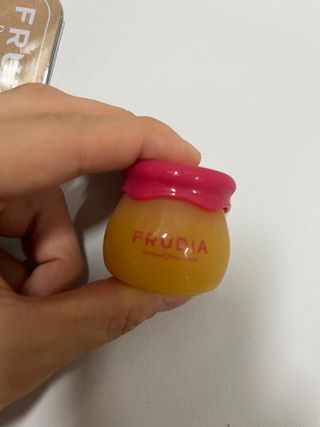 [후르디아] 올리브영 꿀과즙 립밤 2종 (블루베리/석류) — 5점을 준 리뷰어가 2023년 1월 올린 사용 사진