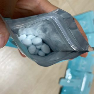 입 냄새 완화에 도움을 주는 에티켓 캔디 앳캔디 스트롱민트 — 5점을 준 리뷰어가 2021년 2월 올린 사용 사진