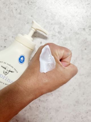카프리나 산양밀크 모이스춰라이징 바디로션 350ml(라벤더향) — 5점을 준 리뷰어가 2023년 5월 올린 사용 사진
