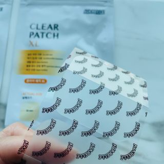에버렐 아크네 클리어 패치 오리지널(40매) + XL(8매) 1세트, 각 1개씩 — 5점을 준 리뷰어가 2022년 5월 올린 사용 사진