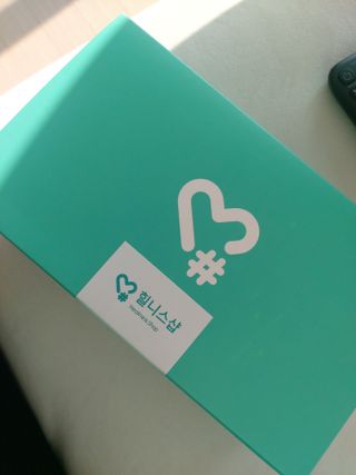 힐니스북 [힐마이넥]   거북목 통증완화를 위한 휴대용 목 안마기 — 5점을 준 리뷰어가 2022년 12월 올린 사용 사진