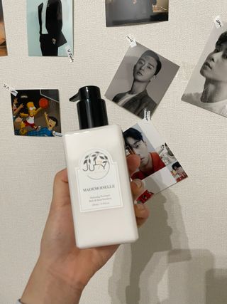 줄라이 모닝 _ JULY MORNING 줄라이모닝 하이드레이팅 퍼퓸드 바디앤핸드 에멀젼 — 4.5점을 준 리뷰어가 2021년 9월 올린 사용 사진