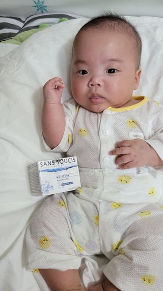 산수시 아쿠아 베네핏 24h 수부지 물광 속건조 수분크림 50ml — 4.5점을 준 리뷰어가 2021년 7월 올린 사용 사진