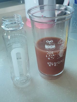 BLENDY'S 핑크 스무디+블론디 스무디 — 5점을 준 리뷰어가 2021년 9월 올린 사용 사진