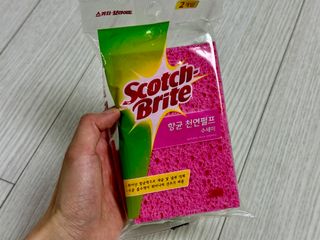 나우 [3M 스카치브라이트] 천연펄프 수세미 2입 X 2개 (색상랜덤) — 5점을 준 리뷰어가 2024년 7월 올린 사용 사진