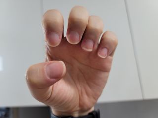 [네일가게] 햇빛에 닿으면 색이 변하는 신기한 햇살 반전 네일스티커 — 5점을 준 리뷰어가 2021년 8월 올린 사용 사진