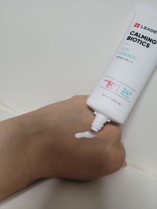 리더스코스메틱 리더스 카밍 바이오틱스 선 에센스 SPF 50+ PA++++ — 5점을 준 리뷰어가 2022년 6월 올린 사용 사진