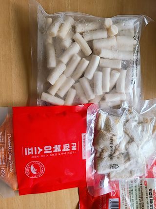 [푸딩팩토리] 떡볶이 베스트 2종_옛날 국물떡볶이 570g / 할매 기름 떡볶이  570g — 5점을 준 리뷰어가 2022년 5월 올린 사용 사진