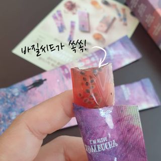 엘리샤코이 아임얼라이브 콤부차 콜라겐 506 스틱젤리 석류 — 4.5점을 준 리뷰어가 2021년 7월 올린 사용 사진