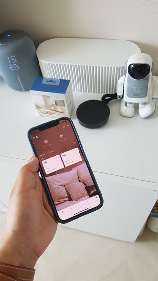 아카라 집 밖에서도 집 안을 돌봐주는 스마트 리모컨 — 5점을 준 리뷰어가 2022년 6월 올린 사용 사진