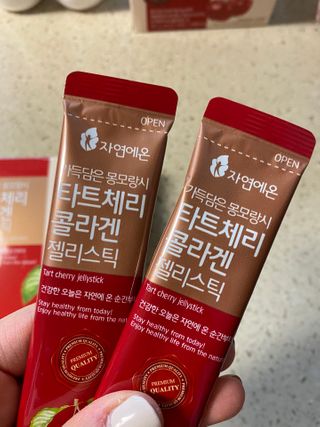 자연에온 가득담은 몽모랑시 타트체리 콜라겐 젤리스틱 — 4.5점을 준 리뷰어가 2021년 1월 올린 사용 사진