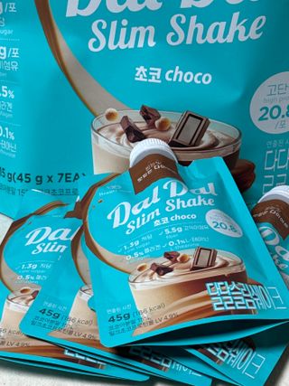 달달슬림쉐이크 [블로그]달달슬림 맛있는 단백질 쉐이크 파우치 다이어트 식사대용 프로틴 파우더 보충제 — 4.5점을 준 리뷰어가 2025년 10월 올린 사용 사진