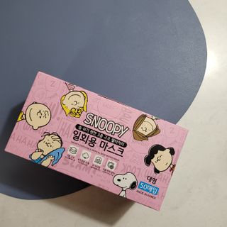 JHWORLD 스누피 마스크 정품 스누피 닥터클린 국내 아동용 성인용 3중 MB필터 일회용 덴탈마스크 50매 — 4점을 준 리뷰어가 2021년 9월 올린 사용 사진