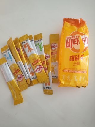 광동생활건강 [광동] 비타500데일리스틱 크리스마스 에디션 60포+20포 추가 증정&쇼핑백+스티커 gift — 4점을 준 리뷰어가 2021년 12월 올린 사용 사진