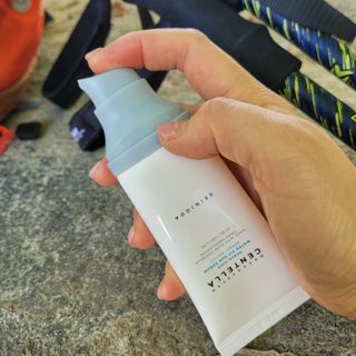 [스킨1004] 마다가스카르 센텔라 히알루-시카 워터핏 선세럼 50ml — 5점을 준 리뷰어가 2024년 5월 올린 사용 사진
