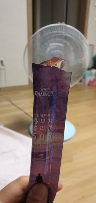 엘리샤코이 아임얼라이브 콤부차 콜라겐 506 스틱젤리 석류 — 4.5점을 준 리뷰어가 2021년 7월 올린 사용 사진