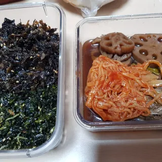하나마이 [마마쿡] 전 청와대 천상현 셰프의 밑반찬  5종세트(소고기 장조림+연근조림+진미채+간장김자반+새우김자반) — 5점을 준 리뷰어가 2023년 4월 올린 사용 사진