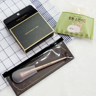툴앤썸 로즈골드 에디션 치크or쉐딩 브러시+밀키 내추럴 스펀지+호빵 곤약 스펀지 — 5점을 준 리뷰어가 2021년 2월 올린 사용 사진