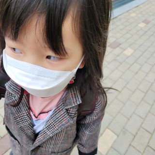 위케어 KF94 마스크 숨쉬기편한 귀안아픈마스크 국산원부자재 사용 식약처 승인 마스크 — 5점을 준 리뷰어가 2021년 4월 올린 사용 사진