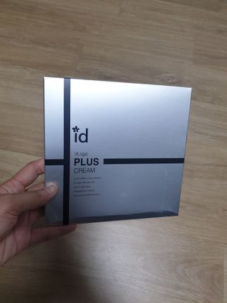 아이디플라코스메틱 아이디 브이로직 플러스 크림 15ml X 4EA — 5점을 준 리뷰어가 2022년 1월 올린 사용 사진