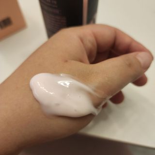 난나 살몬 스파이더 검버섯 미백 톤업 화이트닝 연어 앰플 크림 300ml 대용량 — 5점을 준 리뷰어가 2022년 11월 올린 사용 사진
