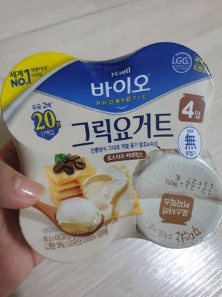 매일바이오 그릭요거트 오리지널 플레인 4개, 로스터리 커피믹스 4개 — 5점을 준 리뷰어가 2021년 12월 올린 사용 사진