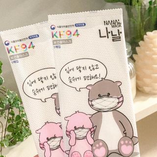 케이파이 나날마스크 [케이파이 나날] KF94 마스크 50매입 (개별포장) ,  여름에도 좋은 숨쉬기 편한 순수 국산 마스크 — 5점을 준 리뷰어가 2022년 8월 올린 사용 사진