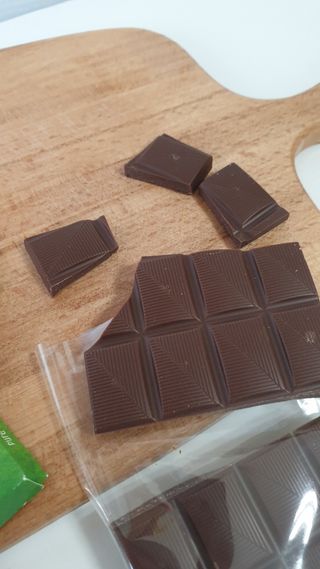 당류2g 자일리톨로 단맛을낸 슈카 퓨어비건 무설탕초콜릿 Xucker vegan 2개입 — 5점을 준 리뷰어가 2021년 4월 올린 사용 사진