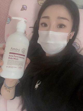 아미니 아크네 퓨어카밍 바디워시 500ml — 4.5점을 준 리뷰어가 2021년 6월 올린 사용 사진