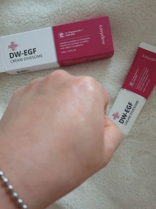 이지듀 DW-EGF 크림 다이브좀_콜라겐이 쏙쏙, 탄력피부로 다이빙 — 5점을 준 리뷰어가 2021년 2월 올린 사용 사진