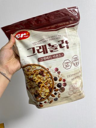 씨알푸드 씨알로 그래놀라 2종 후르츠+크랜베리 아몬드 — 5점을 준 리뷰어가 2022년 7월 올린 사용 사진