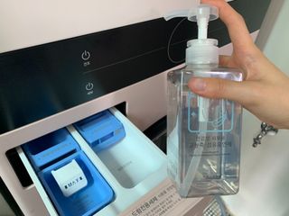 아토컴피 신생아와 반려동물도 사용가능한 고농축 세탁세제 섬유유연제 500ml 세트 (독일 피부과 임상시험 완료) — 5점을 준 리뷰어가 2022년 9월 올린 사용 사진