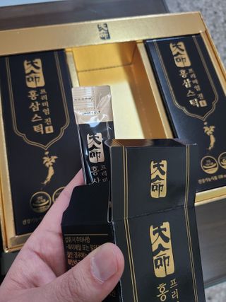 헬스업_천명진프리미엄홍삼스틱_10ml x 30포 — 5점을 준 리뷰어가 2021년 2월 올린 사용 사진