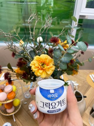 매일바이오 그릭요거트 오리지널 플레인 4개, 로스터리 커피믹스 4개 — 3점을 준 리뷰어가 2021년 12월 올린 사용 사진