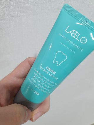치과에서 쓰는 치약 _ 라벨제로 저불소 꼬마, 키즈, 유아, 베이비, 주니어 안전한 어린이치약 — 5점을 준 리뷰어가 2022년 12월 올린 사용 사진