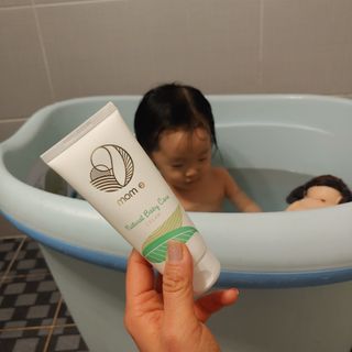mom e 맘이 내추럴 베이비 케어 크림+바디오일 — 4점을 준 리뷰어가 2021년 1월 올린 사용 사진