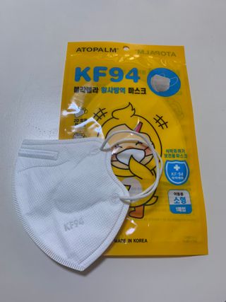 아토팜 블라블라 황사방역 마스크 KF94 — 5점을 준 리뷰어가 2021년 10월 올린 사용 사진
