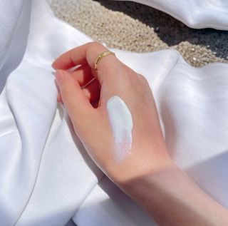 아이레시피 마일드 히알루로닉 모이스트 업 선스크린 SPF50+ PA++++ — 4점을 준 리뷰어가 2023년 6월 올린 사용 사진