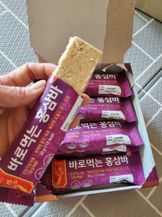 씨알푸드 건강기능식품 6년근 홍삼 함유, 바로먹는 홍삼바 30g 12개입 — 4.5점을 준 리뷰어가 2022년 3월 올린 사용 사진