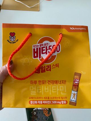 광동제약 [광동] 비타500데일리스틱 70포X2개 + 뚱랑이엽서 + 쇼핑백 증정 — 5점을 준 리뷰어가 2022년 1월 올린 사용 사진