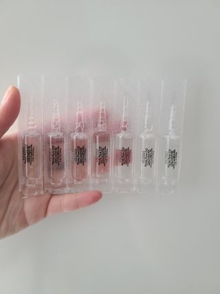 유니베르소 산소앰플 7일 집중케어 앰플 — 5점을 준 리뷰어가 2021년 6월 올린 사용 사진