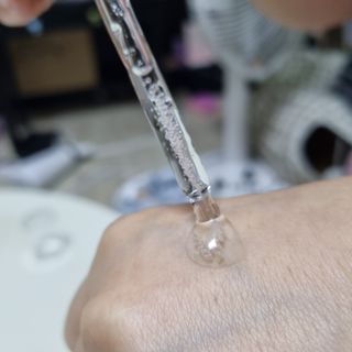 나우 [리브엠] 화해 1등 수분앰플 , 엑소코어 워터풀 텐션 앰플 — 5점을 준 리뷰어가 2023년 5월 올린 사용 사진