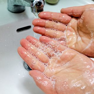제이제이바이오 허브마사지바 올인원 알약비누 — 5점을 준 리뷰어가 2022년 5월 올린 사용 사진