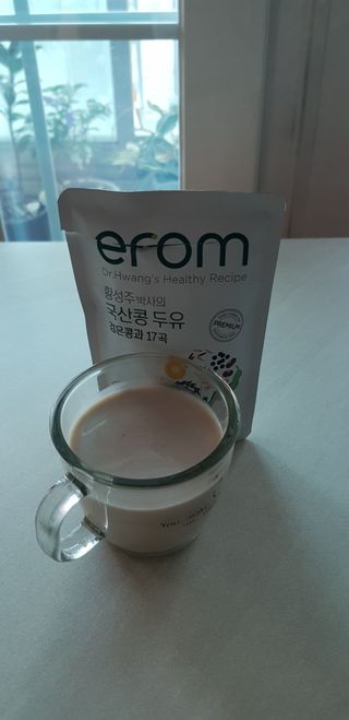 이롬 황성주 박사의 국산콩 두유 검은콩과 17곡 프리미엄 — 5점을 준 리뷰어가 2021년 5월 올린 사용 사진