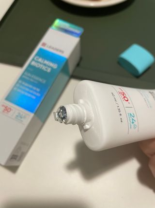 리더스코스메틱 리더스 카밍 바이오틱스 선 에센스 SPF 50+ PA++++ — 5점을 준 리뷰어가 2022년 8월 올린 사용 사진