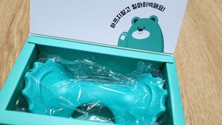 힐니스북 [힐마이넥]   거북목 통증완화를 위한 휴대용 목 안마기 — 5점을 준 리뷰어가 2022년 12월 올린 사용 사진