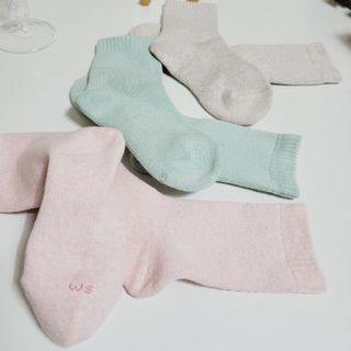 [사이즈가 있는 양말 필로이]여자 순면 통파일 꿀잠 수면 양말【 S, M, L 】3가지 사이즈_컬러 랜덤 3족 — 5점을 준 리뷰어가 2022년 10월 올린 사용 사진
