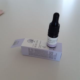 라라로즈데이 시즌2 천연 아로마오일 Y존 케어 속옷향수 이너퍼퓸 5ml  여성의 자존감을 UP시키자 — 4점을 준 리뷰어가 2021년 9월 올린 사용 사진