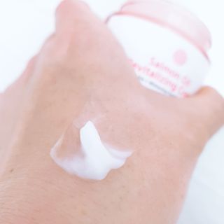 아이앤립 / EYENLIP 아이앤립 연어오일 리바이탈라이징 크림 — 4.5점을 준 리뷰어가 2021년 4월 올린 사용 사진