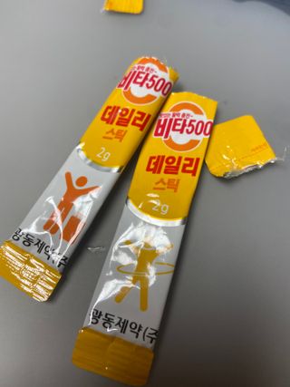 광동생활건강 [제니에디션] 비타500데일리스틱 gift set 60포+제니굿즈 3종+쇼핑백 — 5점을 준 리뷰어가 2021년 11월 올린 사용 사진